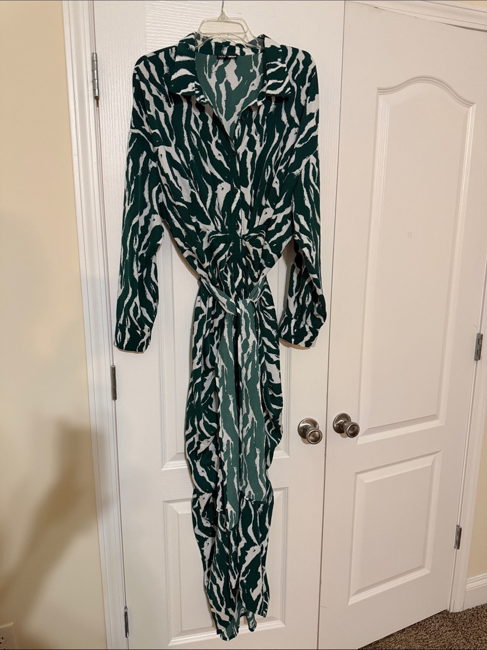 Fashion Nova Green and White Tie-Waist Long Sleeve Dress